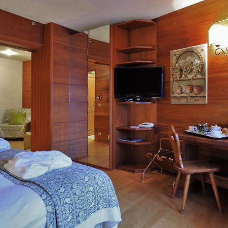 Hotel Mirage Cortina dʼAmpezzo Exteriör bild