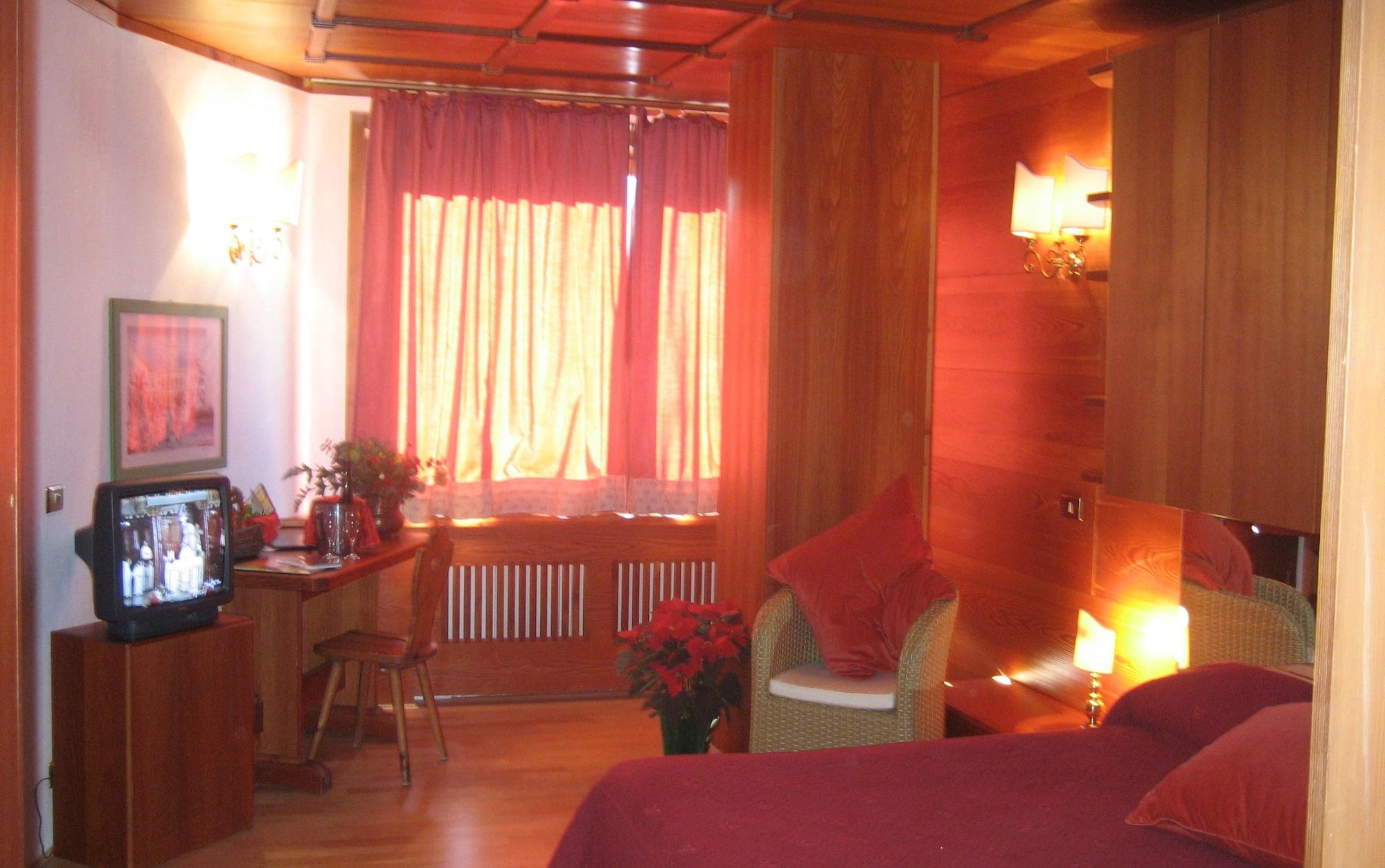 Hotel Mirage Cortina dʼAmpezzo Exteriör bild