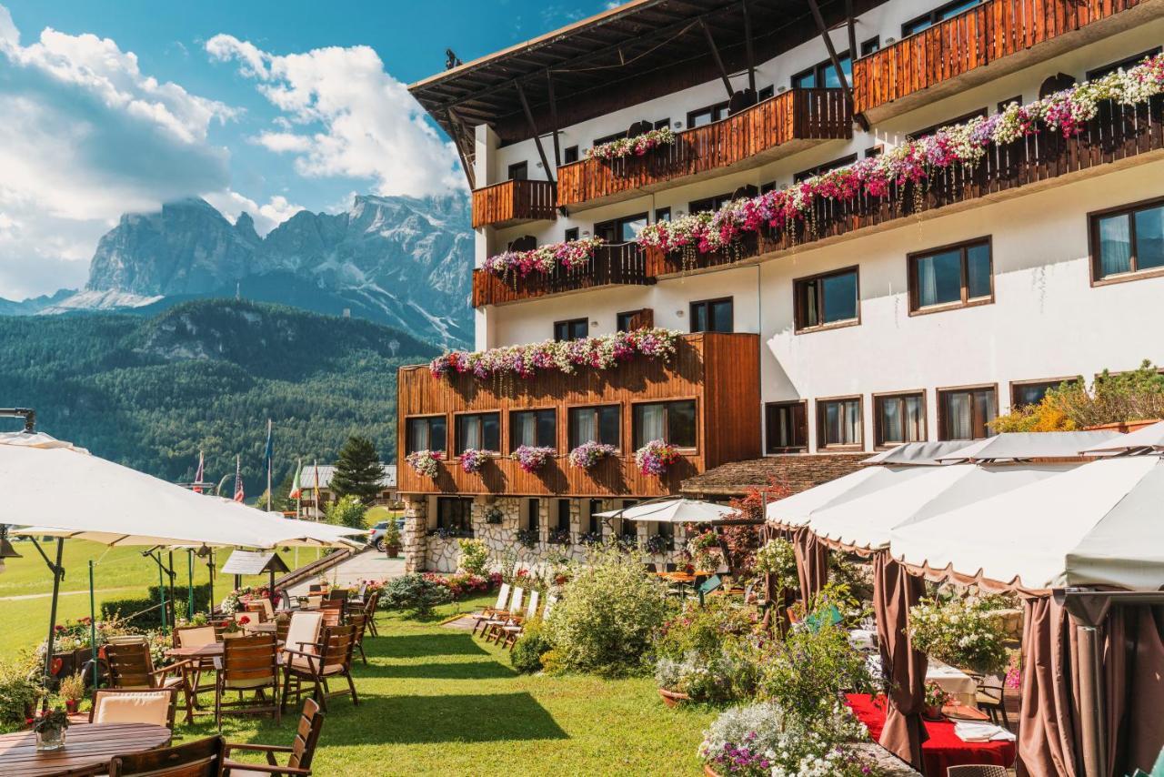 Hotel Mirage Cortina dʼAmpezzo Exteriör bild