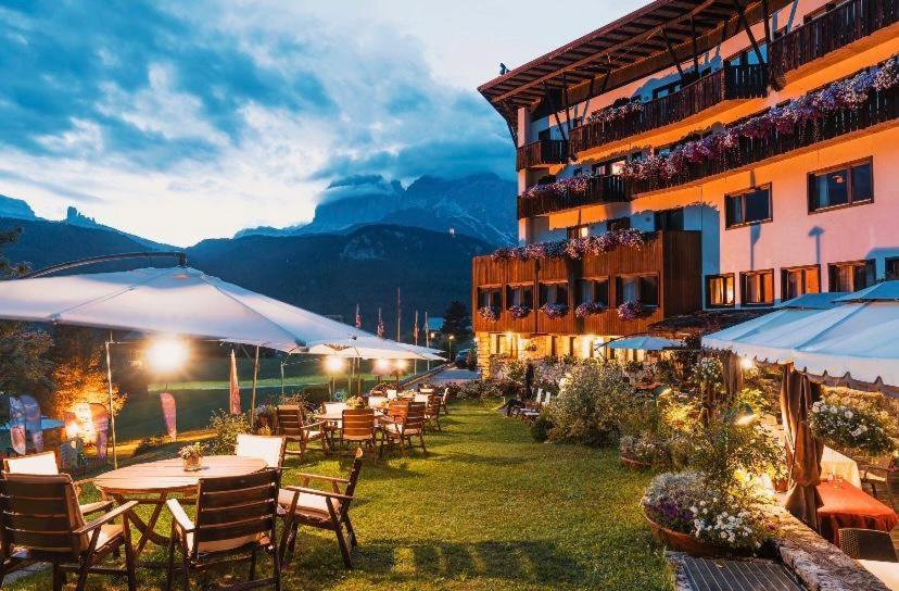 Hotel Mirage Cortina dʼAmpezzo Exteriör bild