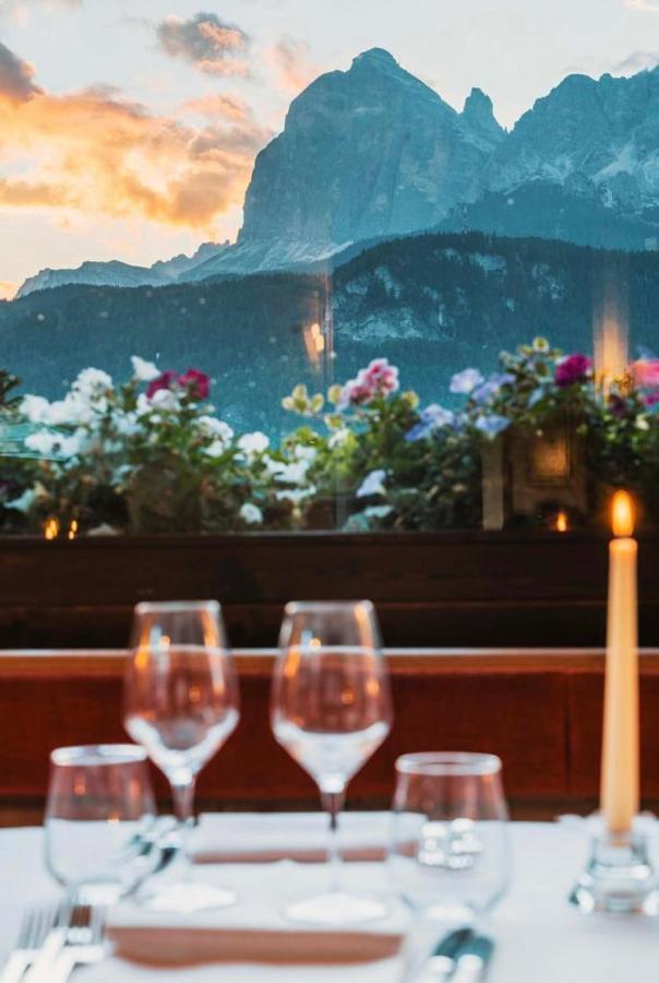 Hotel Mirage Cortina dʼAmpezzo Exteriör bild
