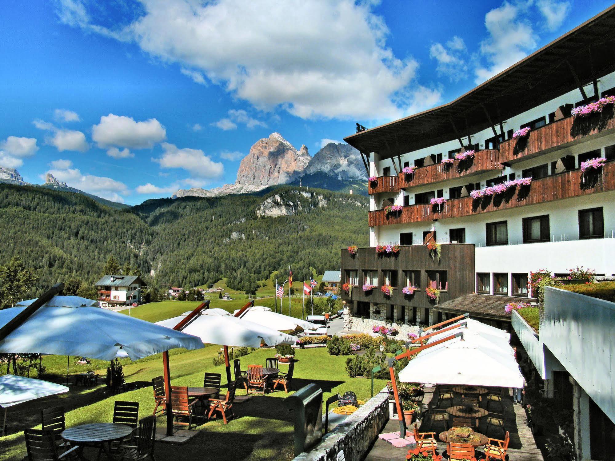 Hotel Mirage Cortina dʼAmpezzo Exteriör bild