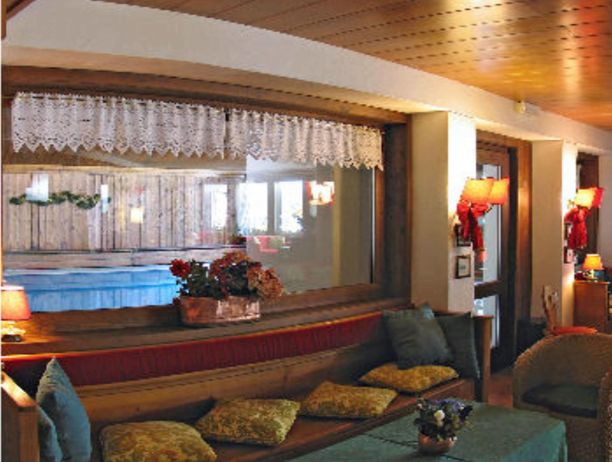 Hotel Mirage Cortina dʼAmpezzo Exteriör bild