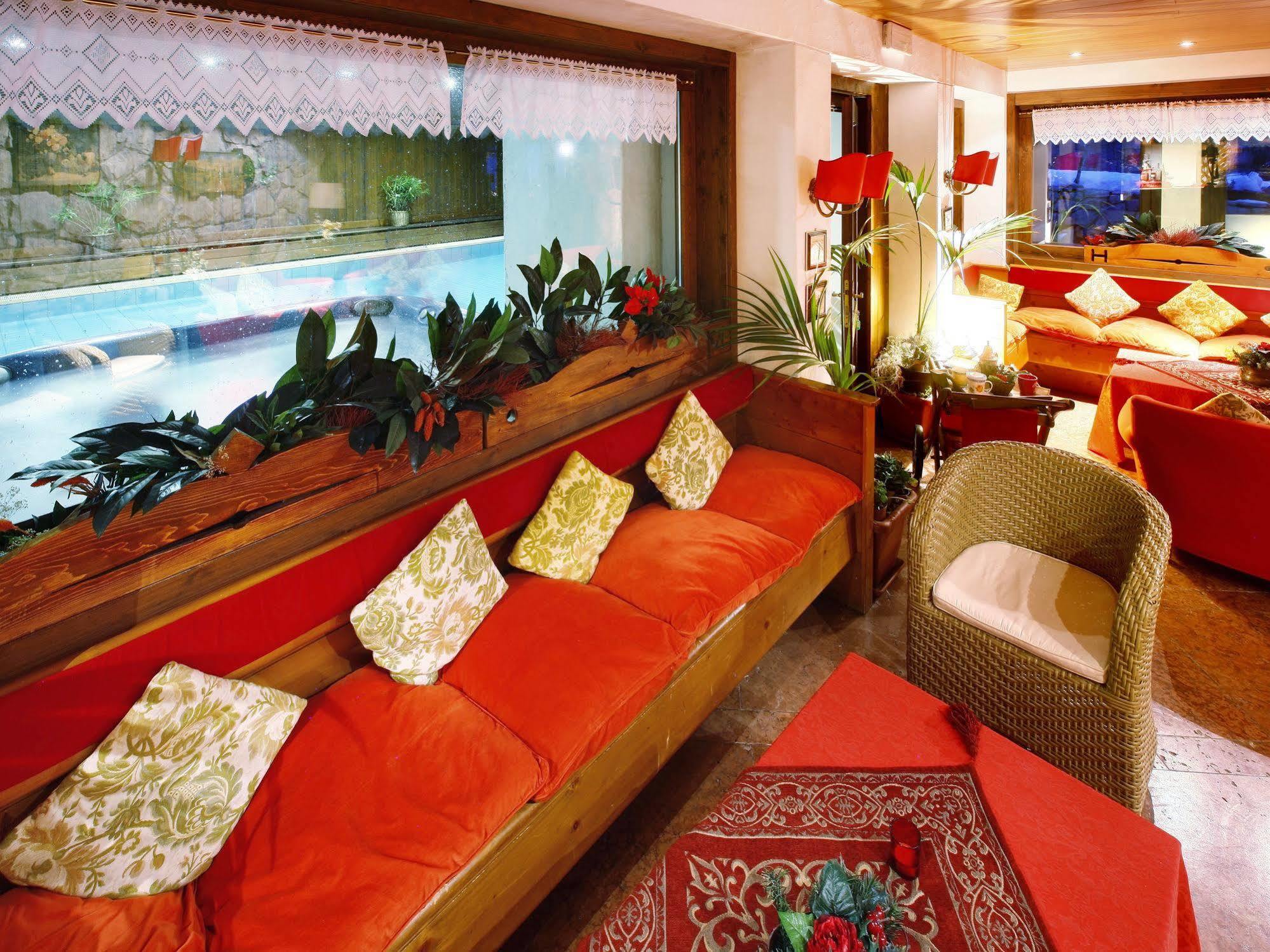 Hotel Mirage Cortina dʼAmpezzo Exteriör bild