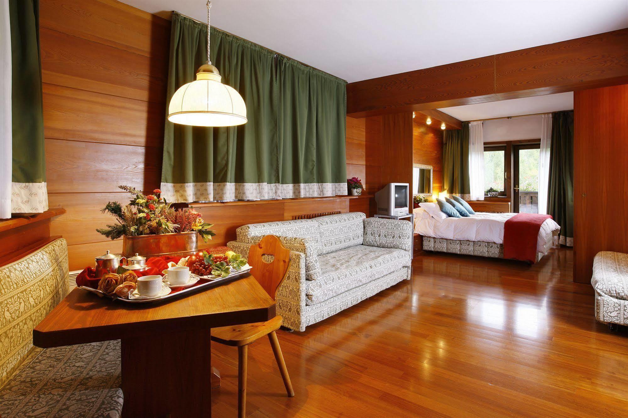Hotel Mirage Cortina dʼAmpezzo Exteriör bild