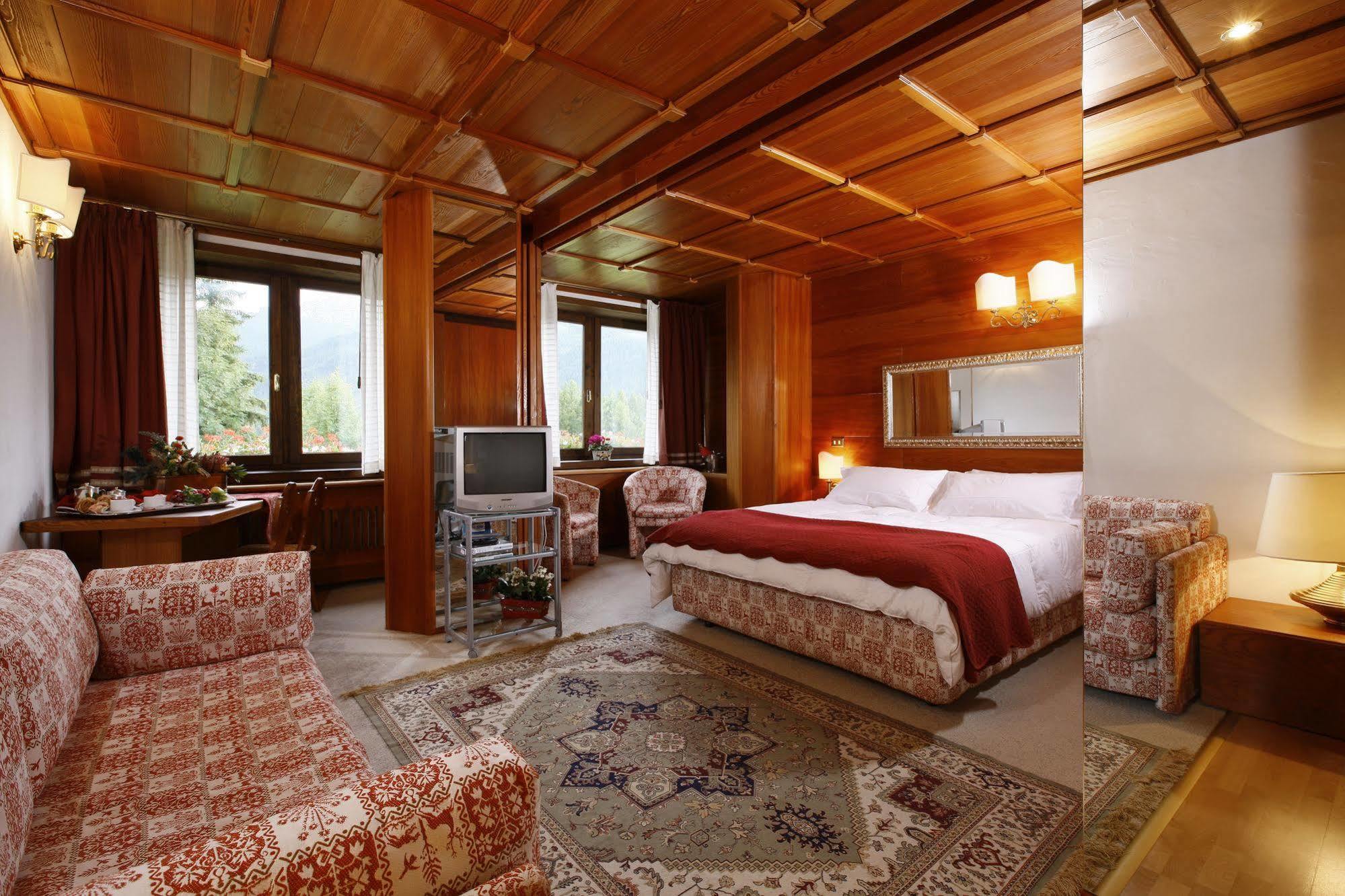Hotel Mirage Cortina dʼAmpezzo Exteriör bild